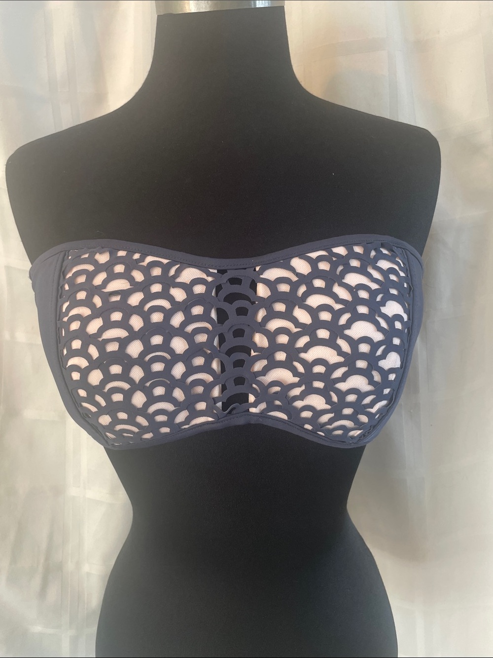 Mix & Match lone pieces 2 Bikini Tops and 1 Bottom sizes in pics